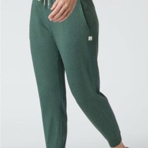 Vuori Performance Jogger: Size Large Great condition